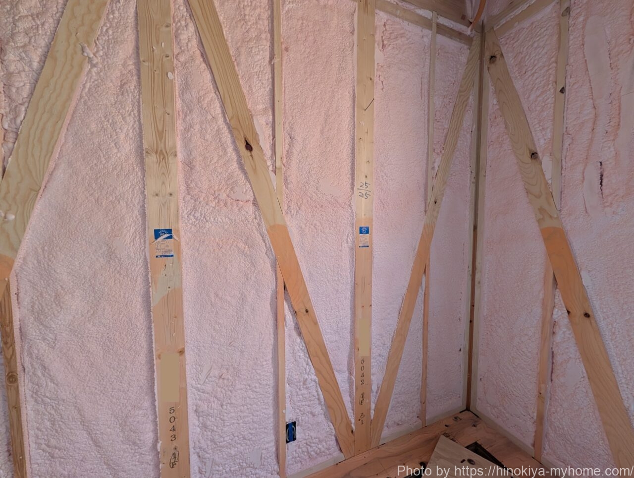 我が家の 桧家住宅 アクアフォームNEO 吹付け結果